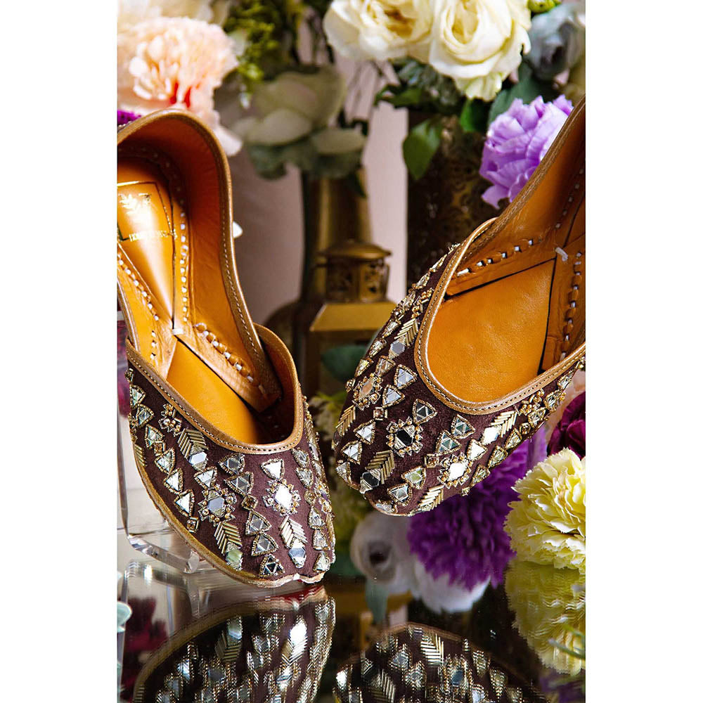 House of Vian Sitabo Brown Embroidered Juttis