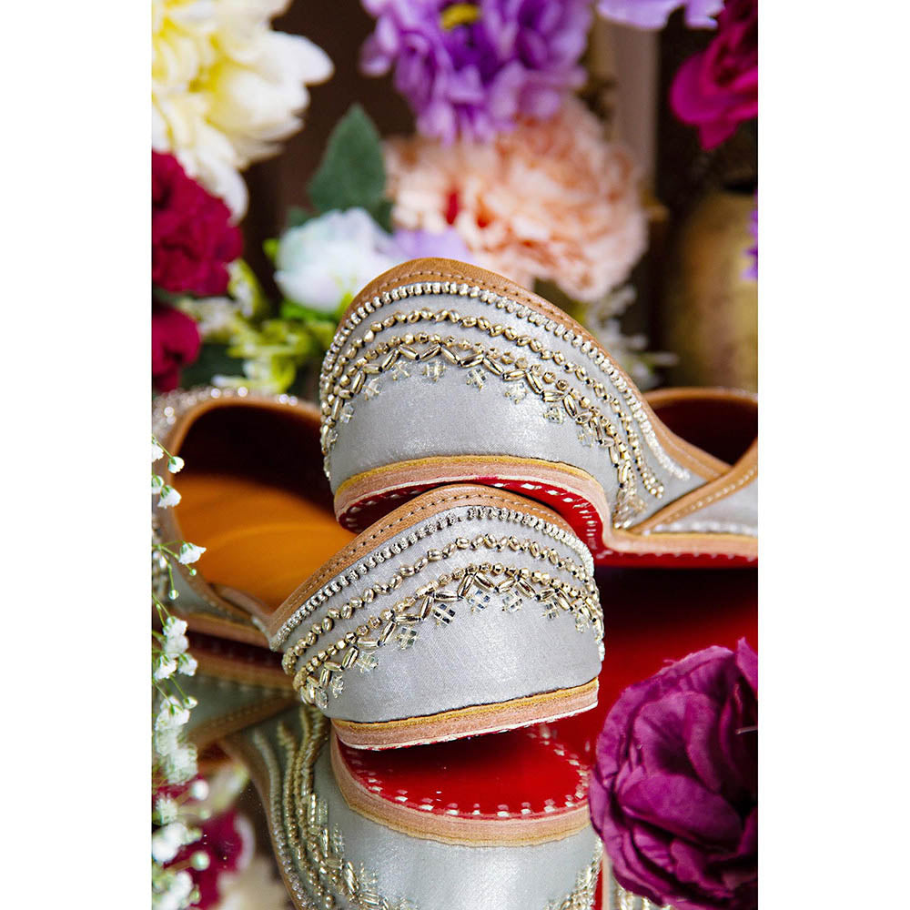 House of Vian Tara Silver Embroidered Juttis