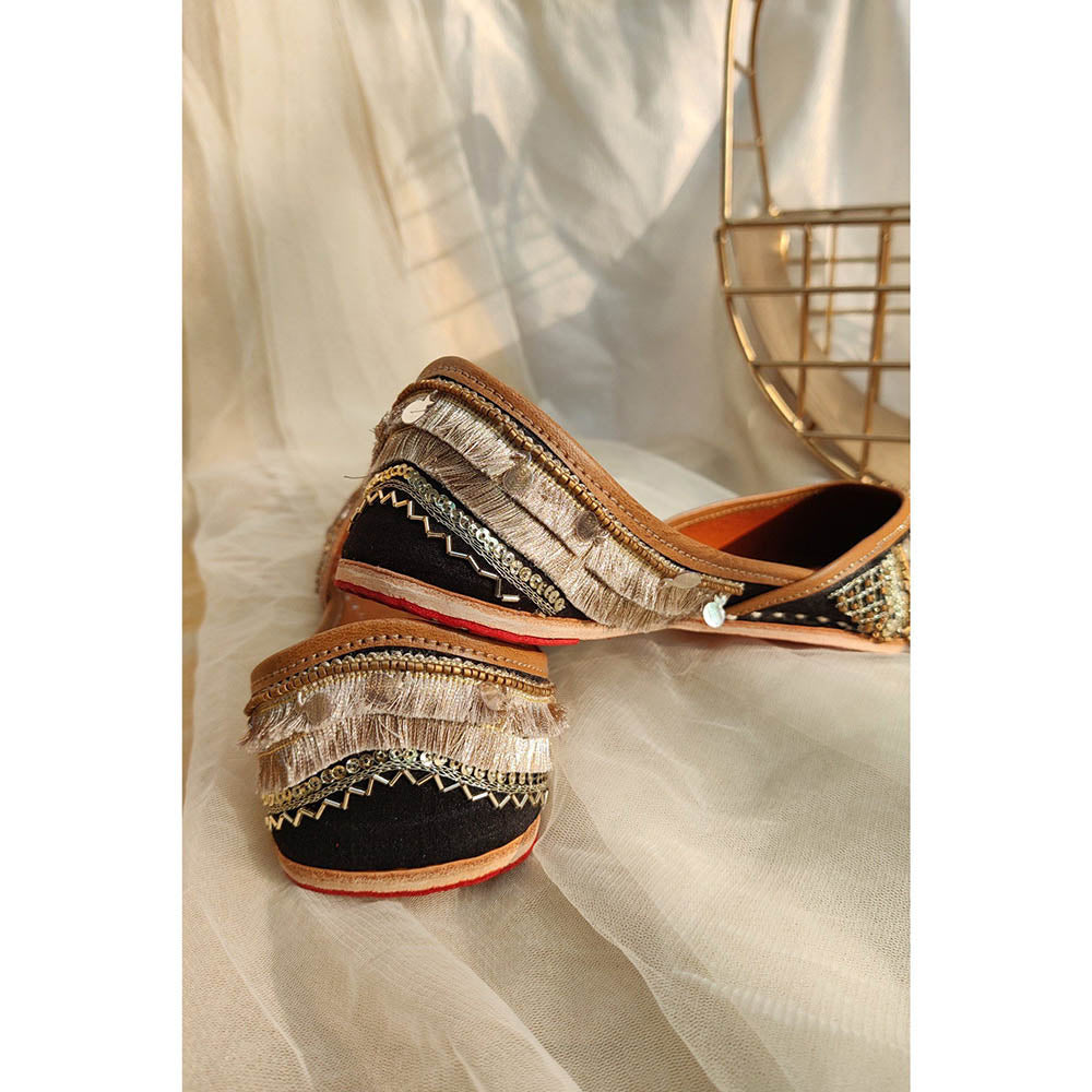 House of Vian Nazm Black Embellished Juttis