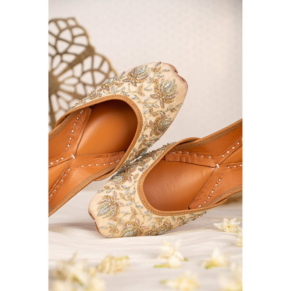House of Vian Arisha Embroidered Juttis