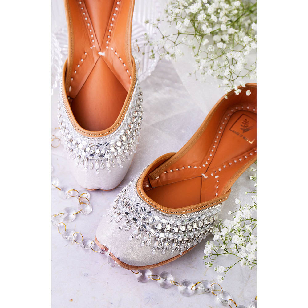 House of Vian Ayna Silver Juttis