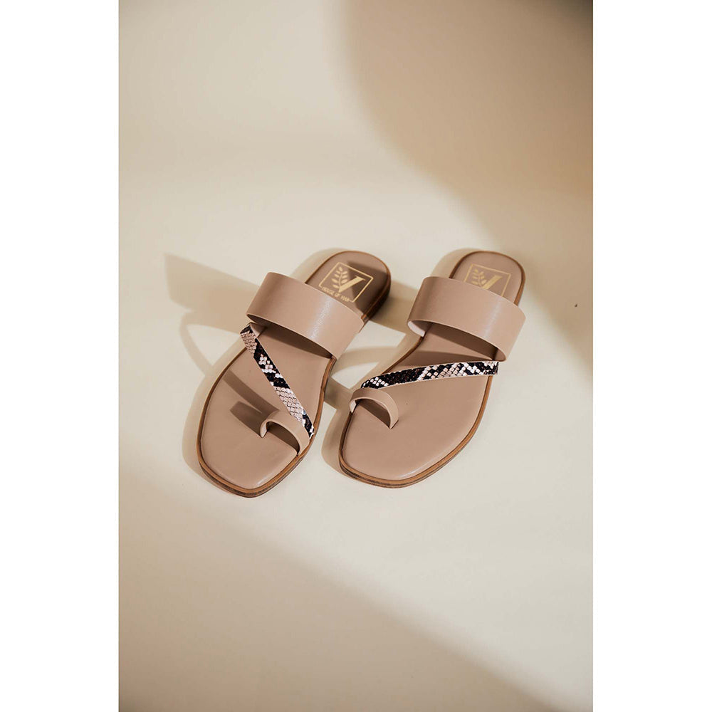 House of Vian Medusa Beige Flats