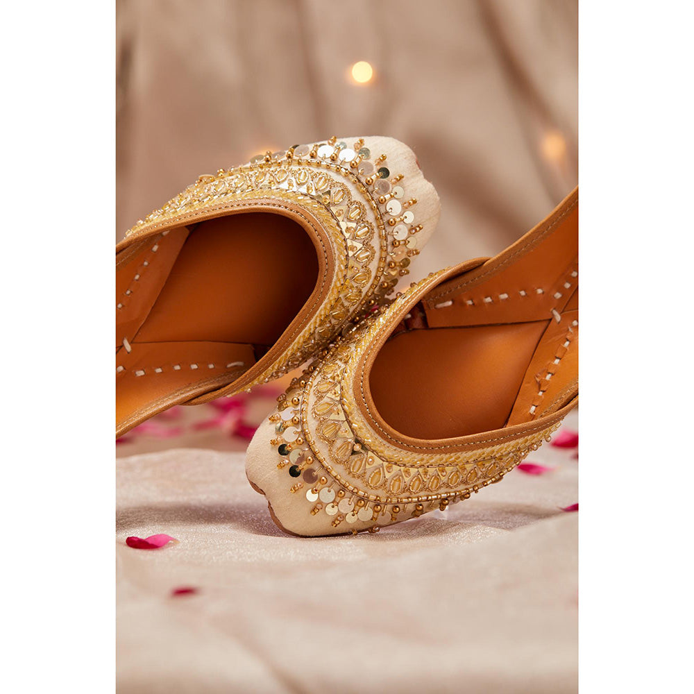 House of Vian Zunaira Gold Juttis