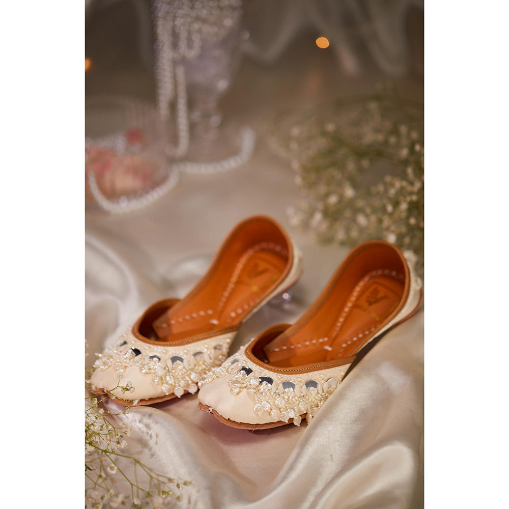House of Vian Chandrika Cream Juttis