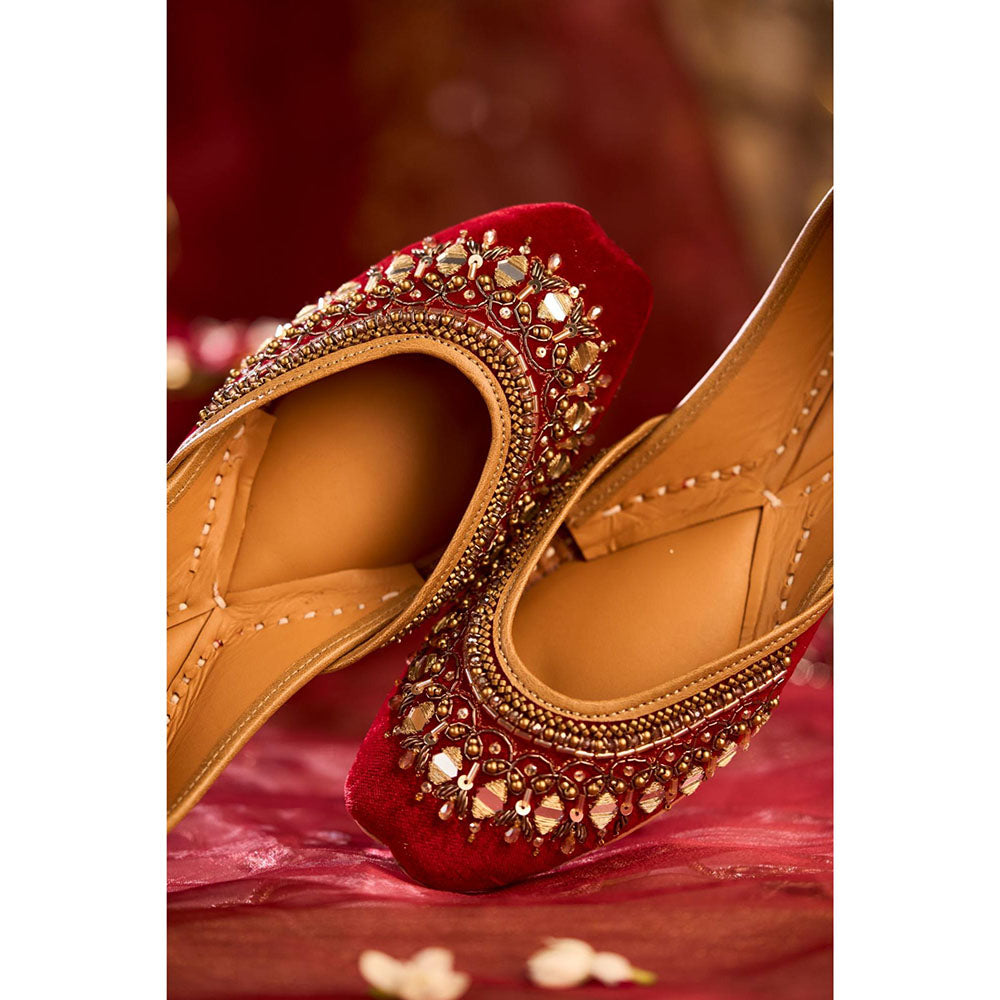 House of Vian Falak Red Juttis
