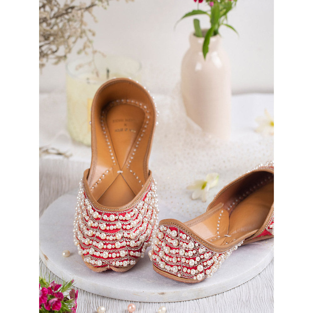 House of Vian Women Isa Red Juttis