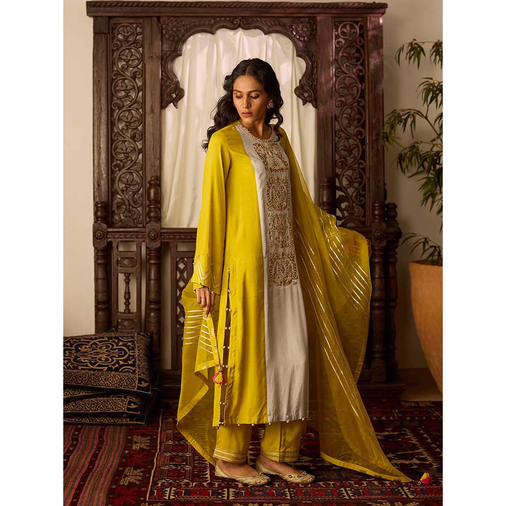 Inej Leher Yellow Straight Kurta with Pant (Set of 2)