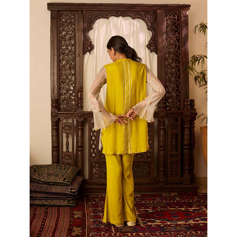 Inej Leher Yellow Bell Sleeve Kurta with Pant (Set of 2)