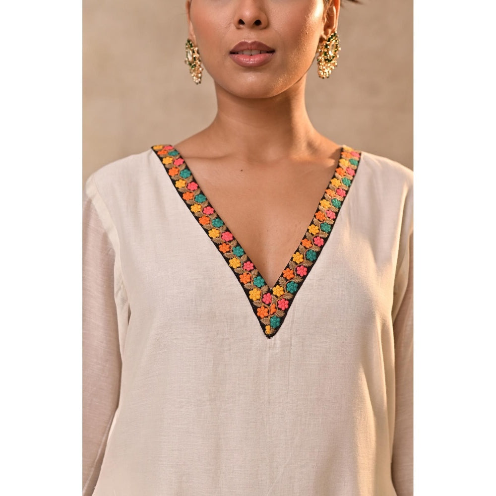 Jasashi Off White Off-White Embroidered Kurta with Salwar (Set of 2)