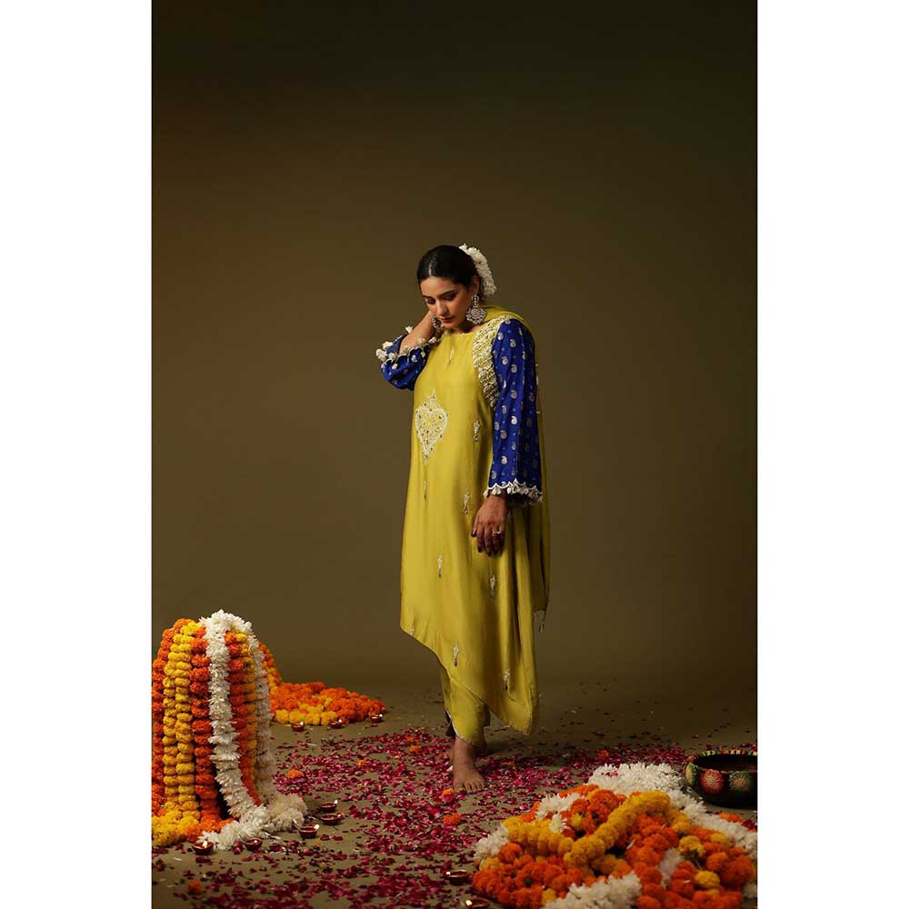 Arpita Sulakshana Green Hand Painted Kurta Set (Set of 3)