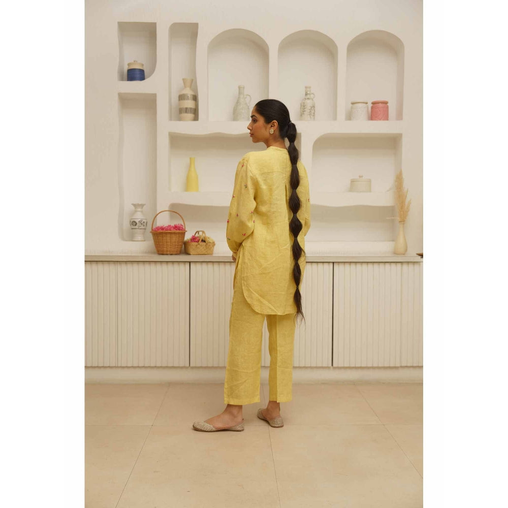 KAVANA Amra Embroidery Kurta with Pant (Set of 2)