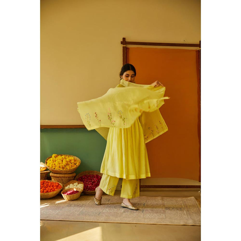 KAVANA Women Embroidered Yellow Zohra Dupatta