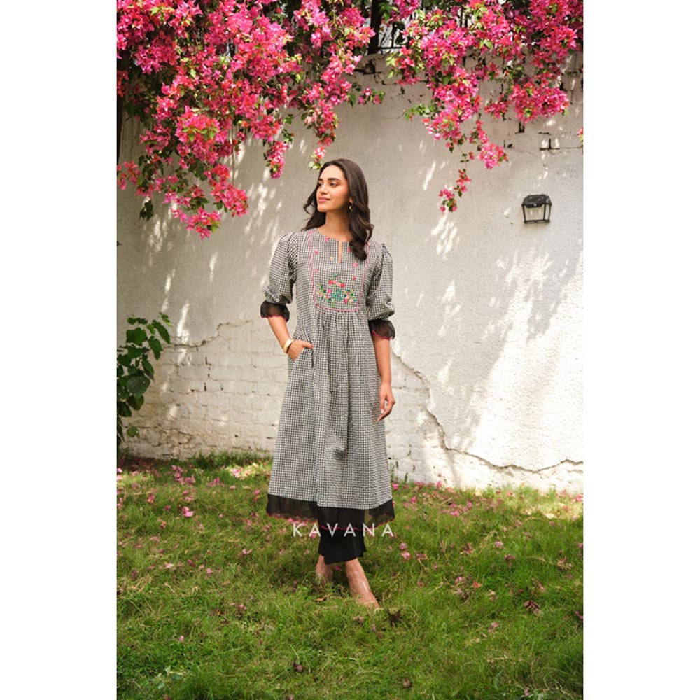 KAVANA Women Checks Full Sleeves Kala Khatta Kurta with Pant