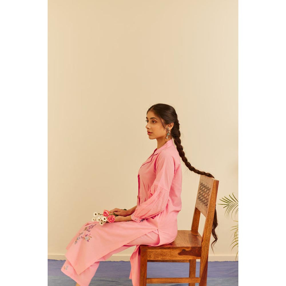 KAVANA Women Embroidered Half Sleeves Humair Kurta with Pant