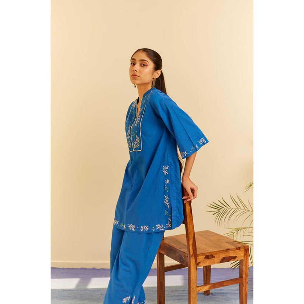 KAVANA Women Embroidered Blue Azraq Kurti and Pant