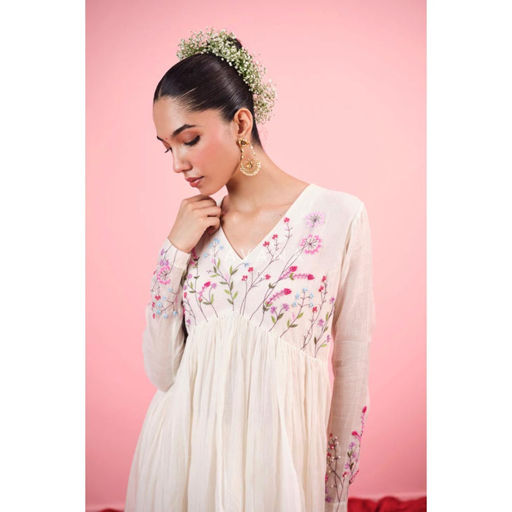 KAVANA Women Embroidered White Chitra Chanderi Kurta with Pant