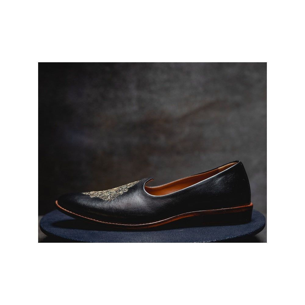 Kavith Sainaani Black Embroidered Jutti