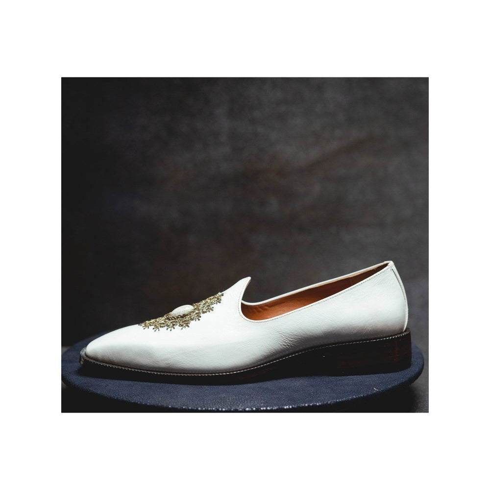 Kavith Sainaani White Gem Jutti