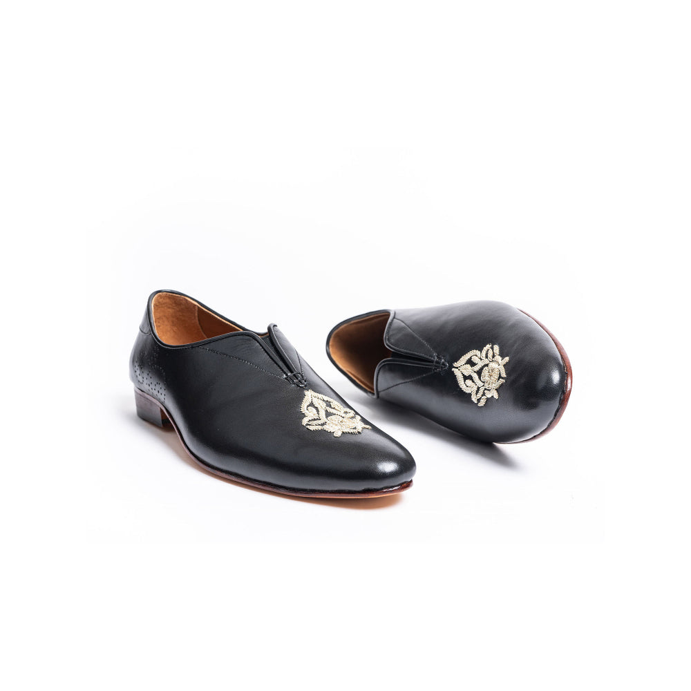 Kavith Sainaani Black Leather Embroidered Jutti