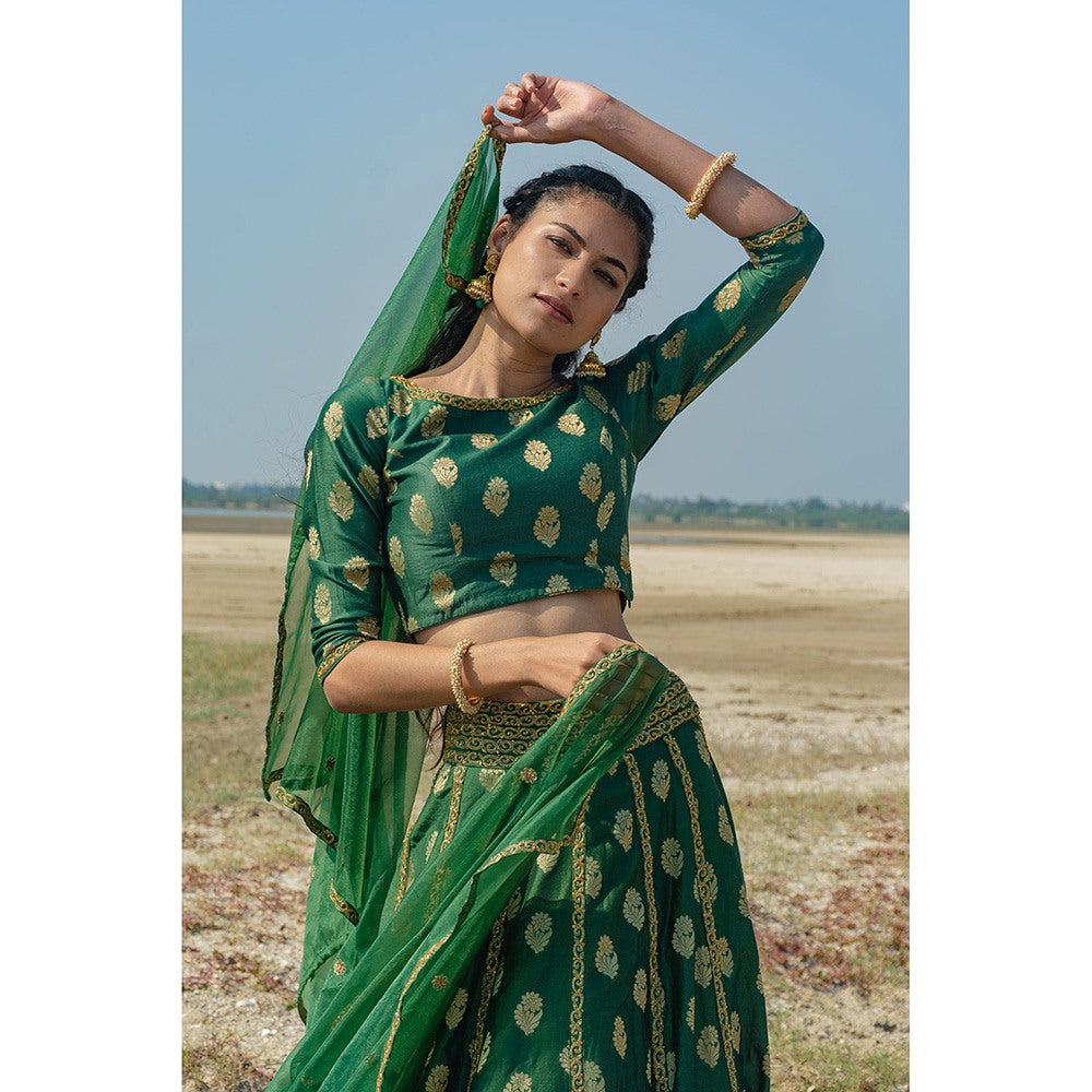 LABEL KIARSH Emerald Green Lehenga with Dupatta (Set of 3)