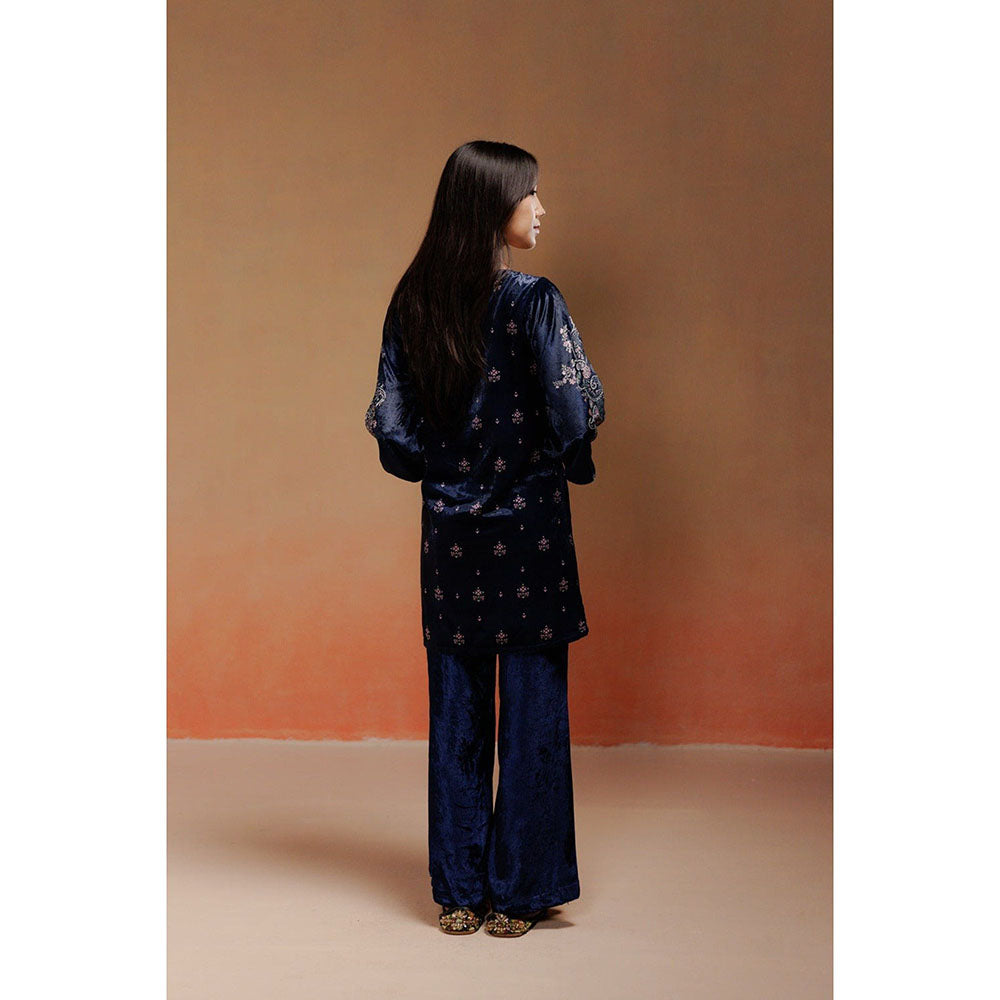 LABEL NAARITI Oshi Blue Kurta With Pant