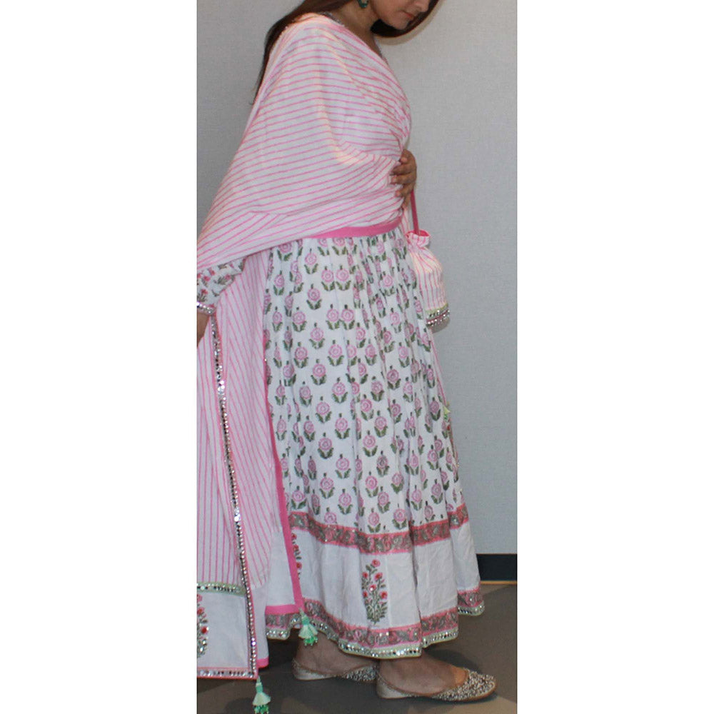 MALIKA GUPTA Mrunali Floral Print Anarkali with Pant and Dupatta Potli (Set of 4)