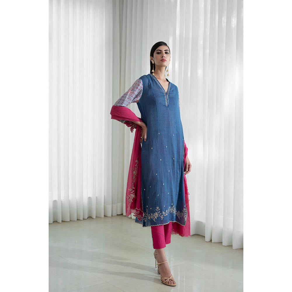 MANDIRA WIRK Women Mulmul Indigo Kurta with Pant and Dupatta