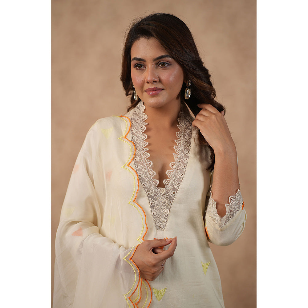 Masoomm Off White Embroidered Kurta with Pant and Dupatta (Set of 3)