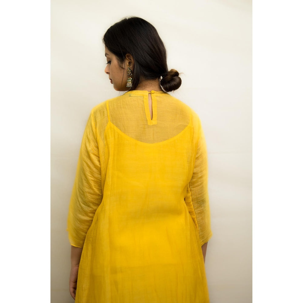 MITHI SUPARI Mango and Pink Basanti Kurta with Pant (Set of 2)