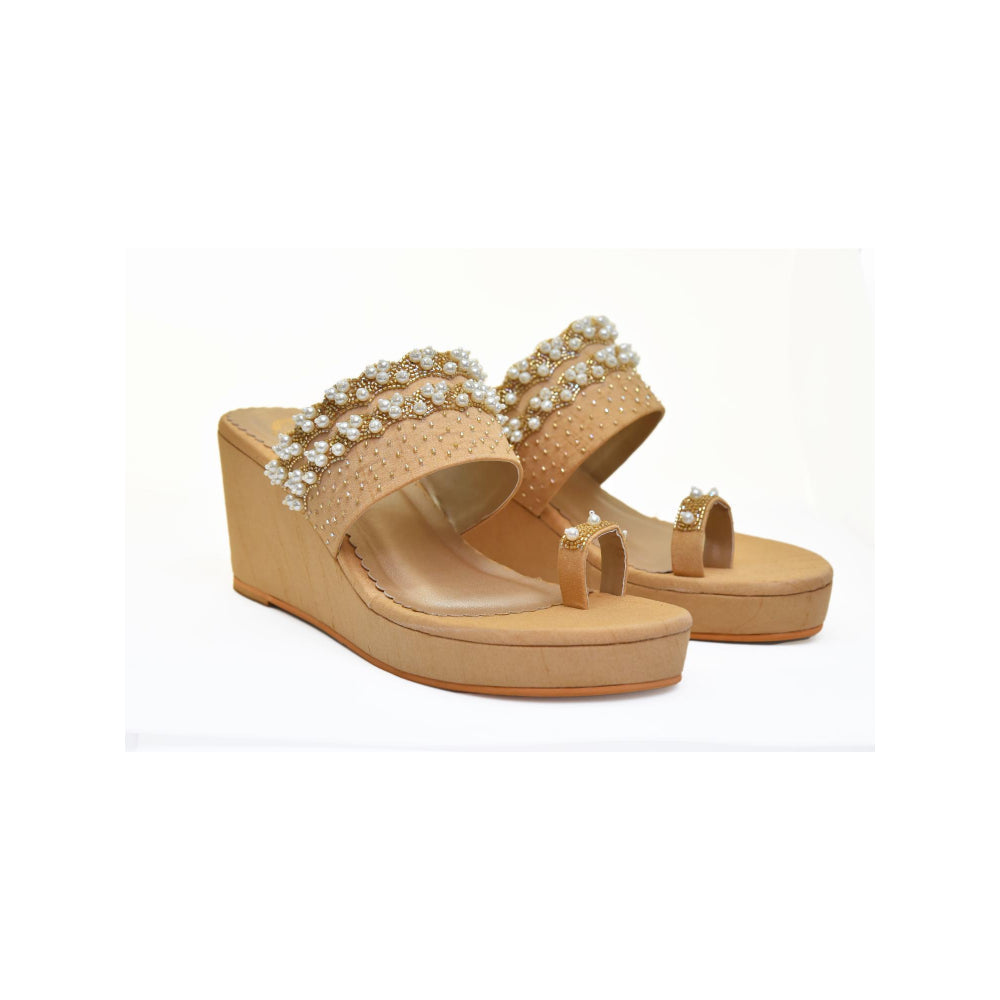 Modanta Beige Scallop Wedges