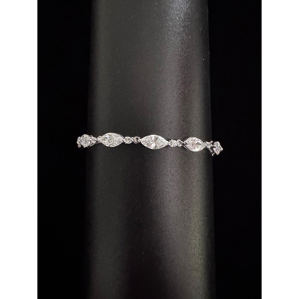 Mon Tresor Alternate Marquis And Round Dia Bracelet - White