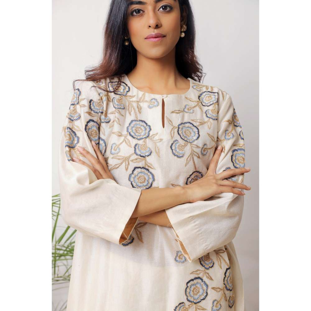Neelu Sethi Self Chanderi Embroidered Kurta With Pant (Set of 2)