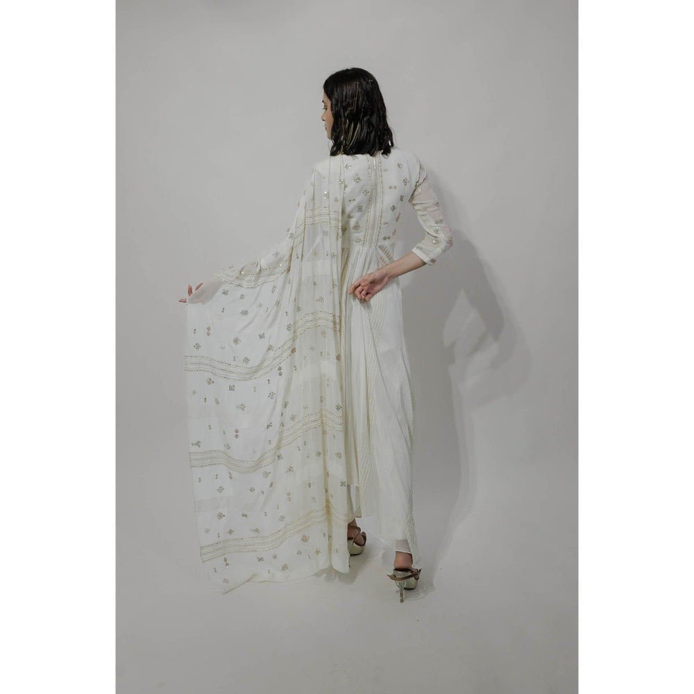 Neha Tarun White Embroidered Kurta with Attached Dupatta and Pant (Set of 2)