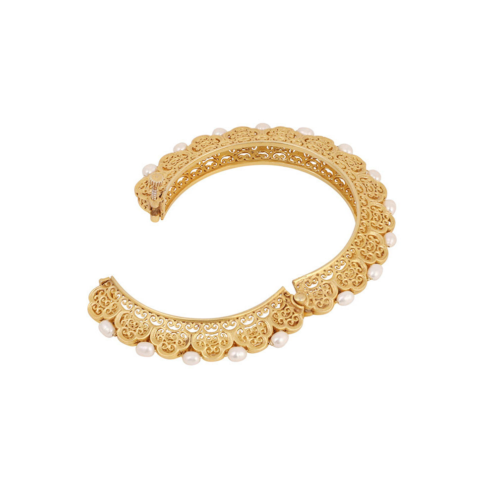 Zariin Gold Song Of Flutes Pearl Bangle