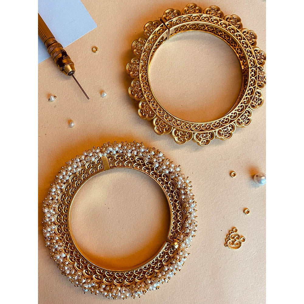 Zariin Gold Enigma Of Art Gold Plated Bangle