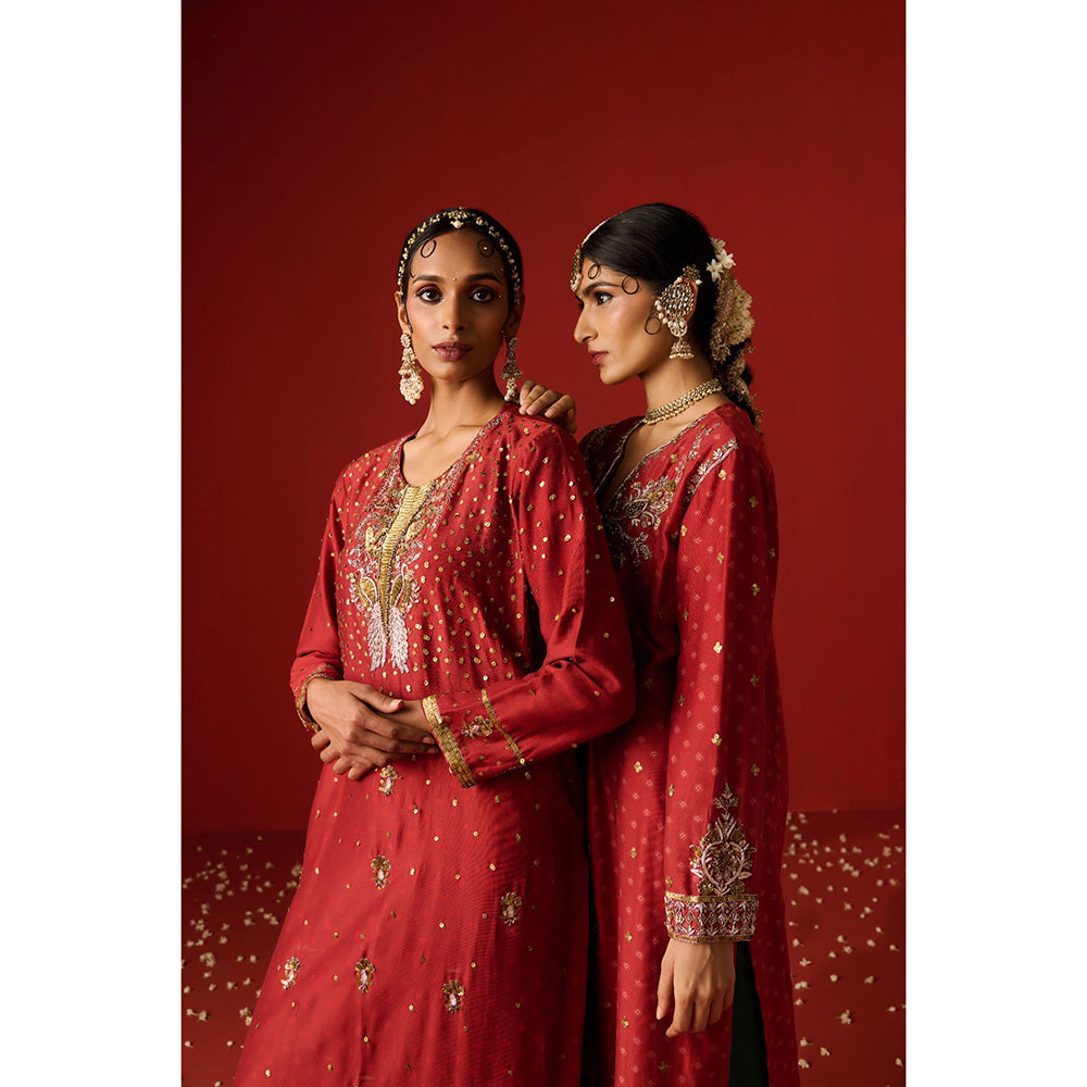 OHH CROW Maroon Embroidered Chanderi Kurta with Pant and Dupatta (Set of 3)