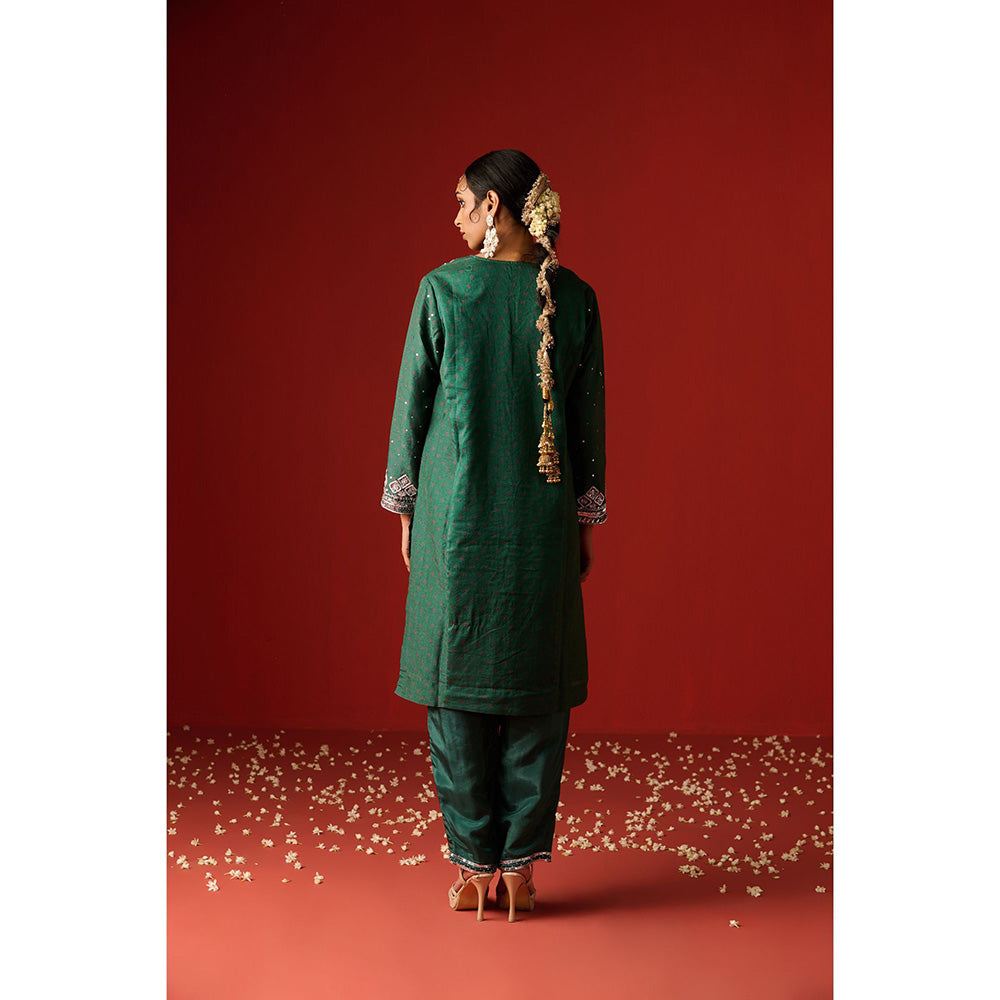 OHH CROW Green Embroidered Chanderi Kurta with Pant and Dupatta (Set of 3)