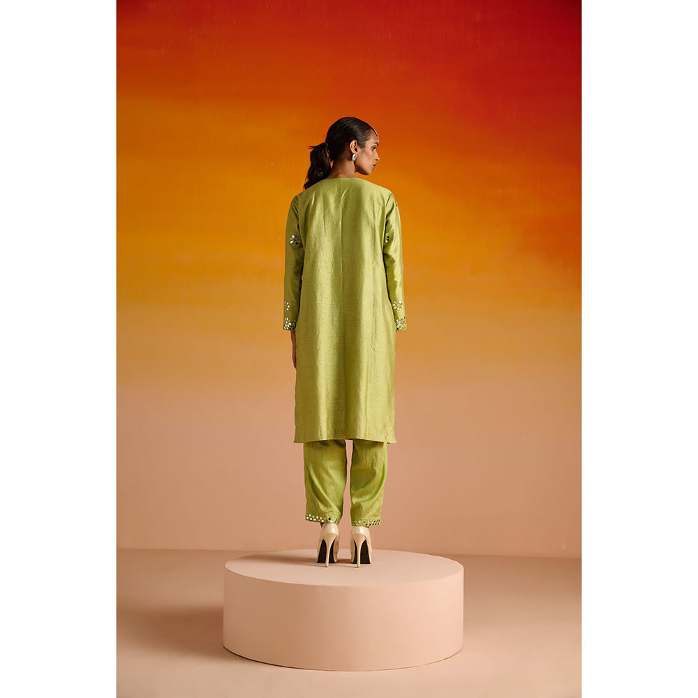 OHH CROW Green Embroidered Raw Silk Kurta with Pant and Dupatta (Set of 3)