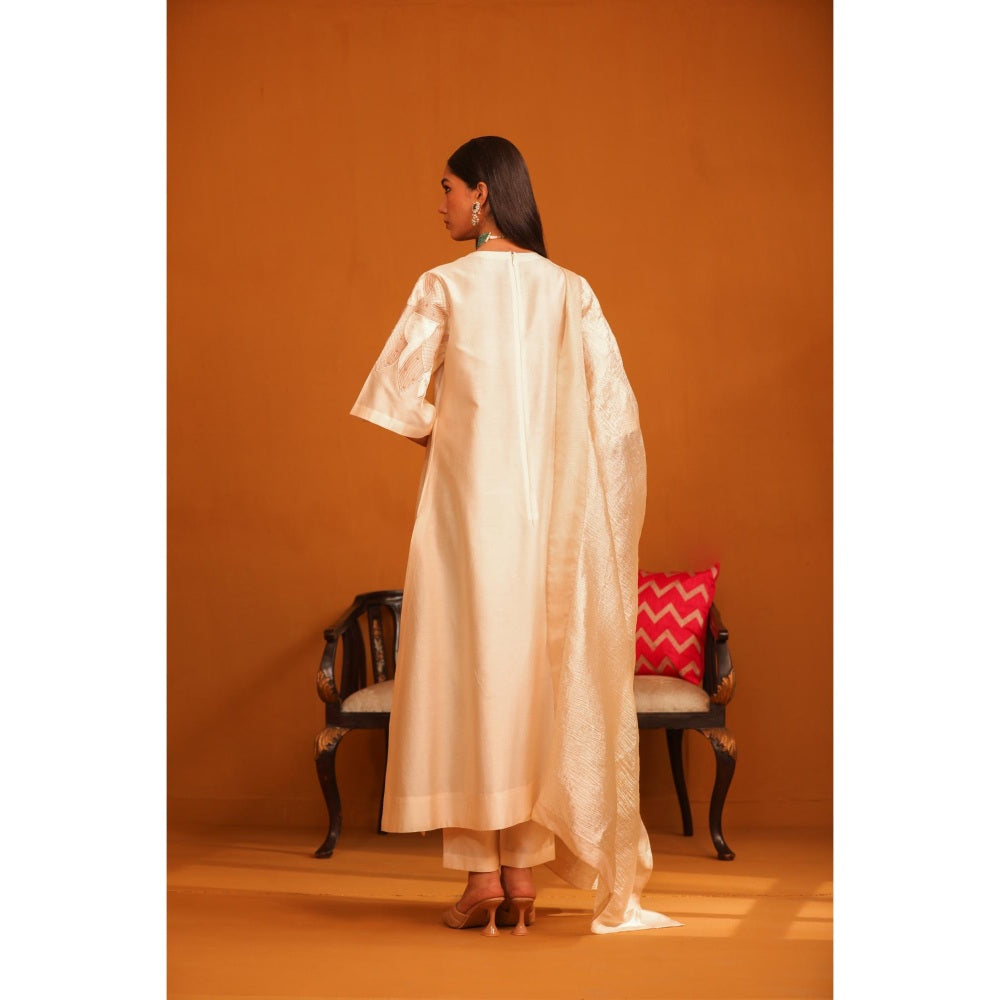 Omana by Ranjana Bothra Ivory Jasmine Applique Kurta with Pant and Dupatta (Set of 3)