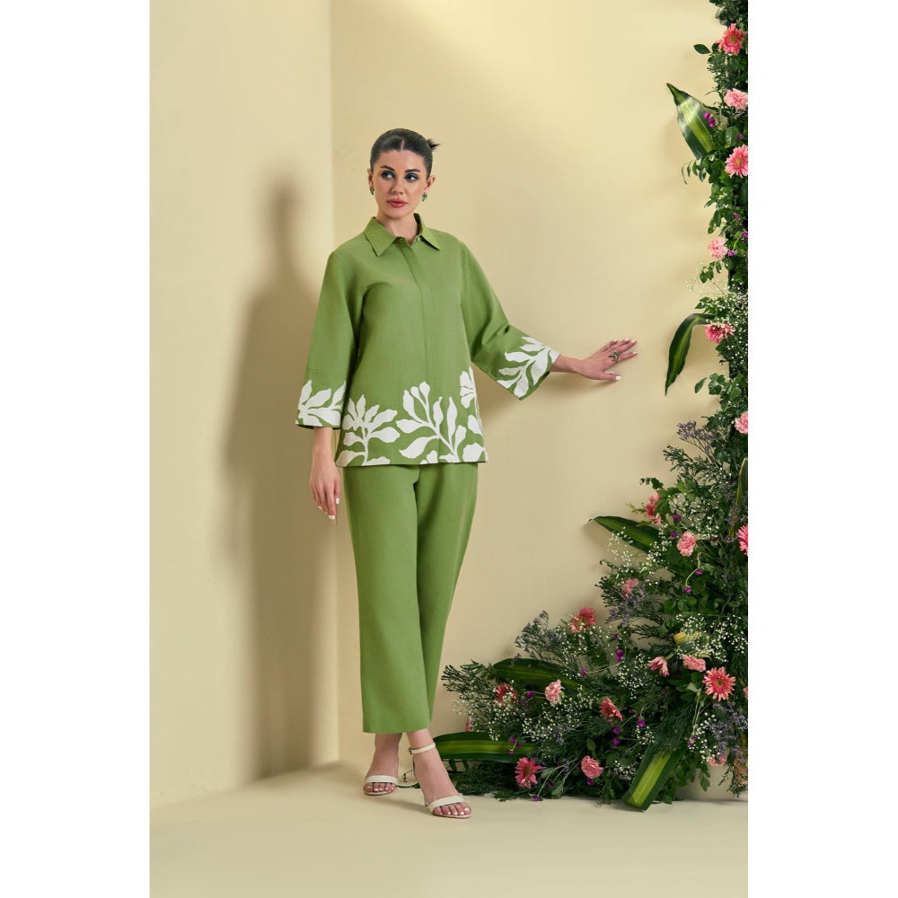 ORIGANI Women Green Embroidered Regular Fit Co-Ord (Set of 2)