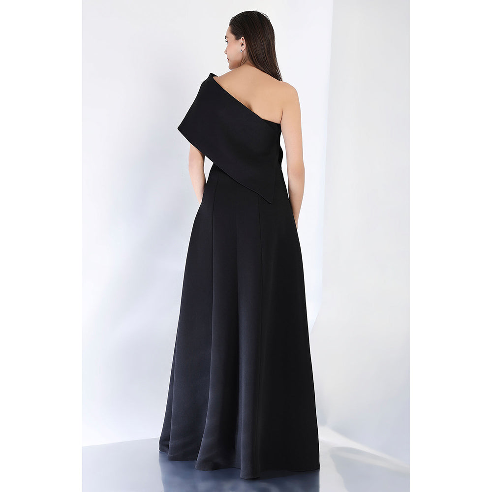 Ozeqo Black Solid One Shoulder Maxi Dress and Wrap