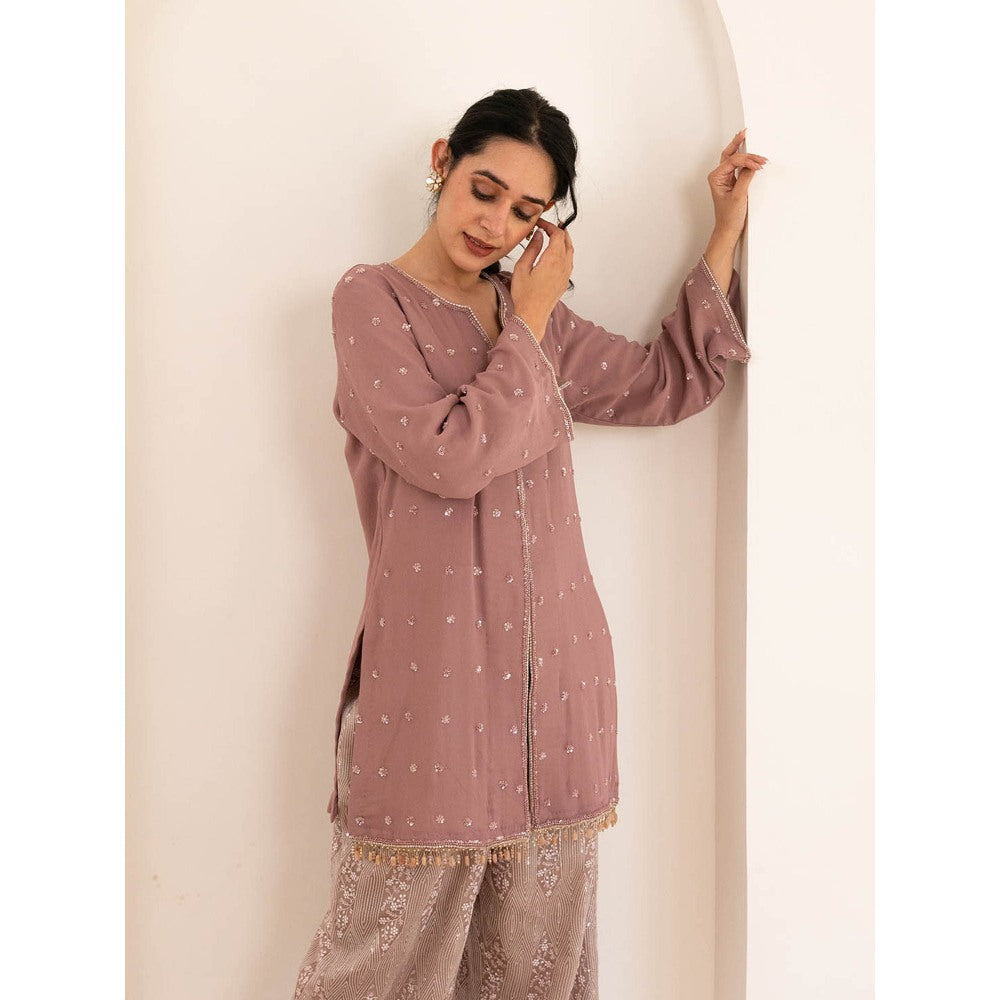 Pairaahan Zarf Kurta (Set of 2)
