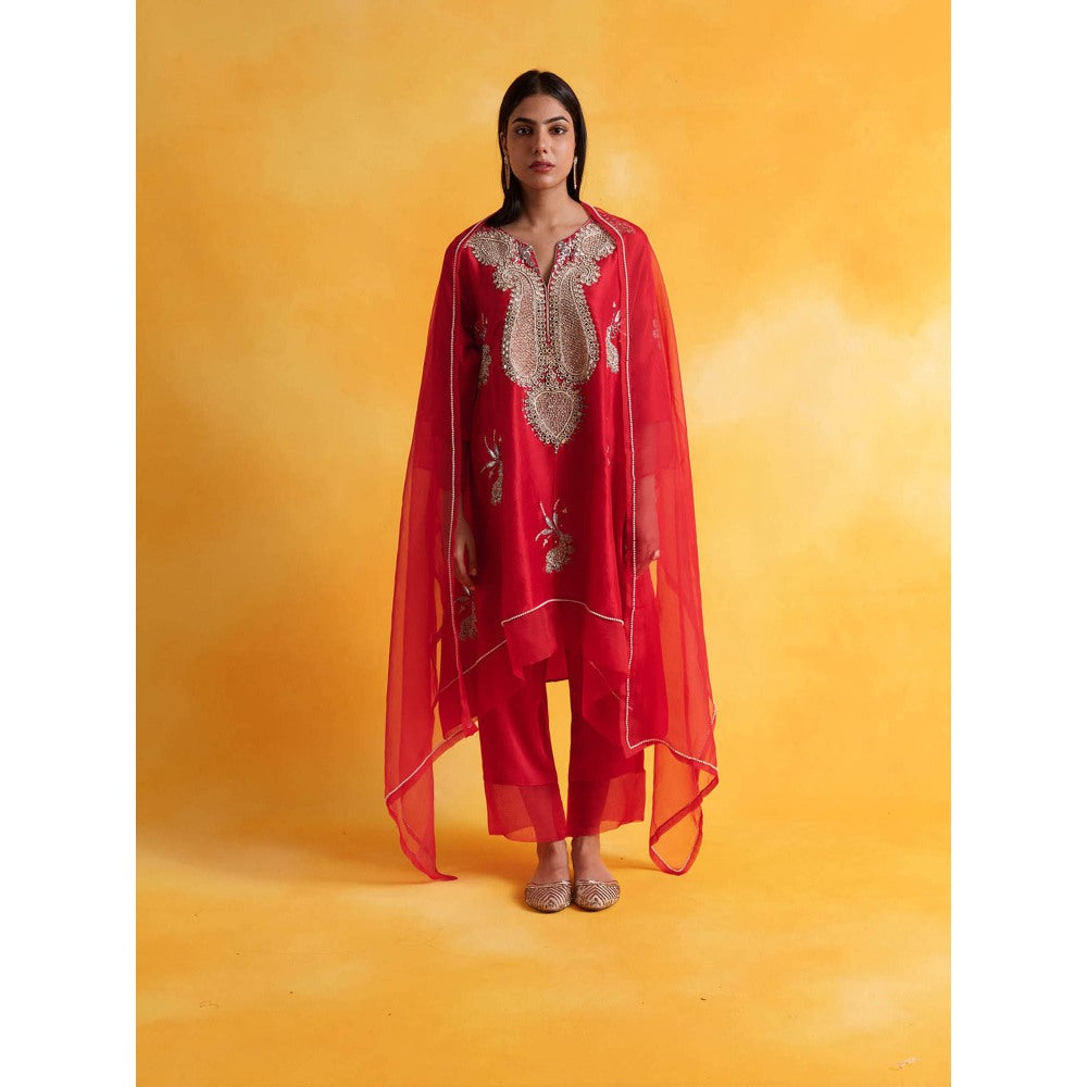Pairaahan NAZAKAT Red Kaftan with Pant (Set of 3)
