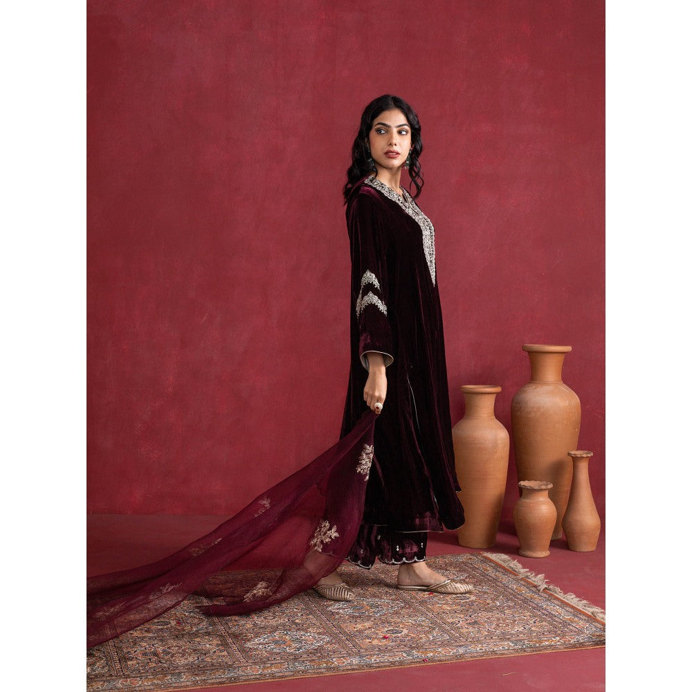 Pairaahan J.R Velvet Kurta with Pant (Set of 3)