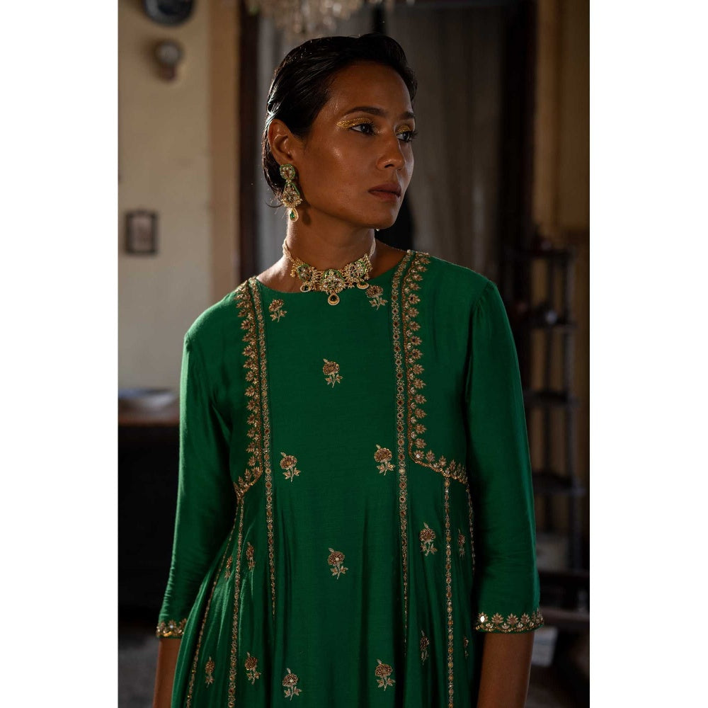 Paulmi & Harsh Women Green Chiniya Silk Round Neck Kurta with Pant