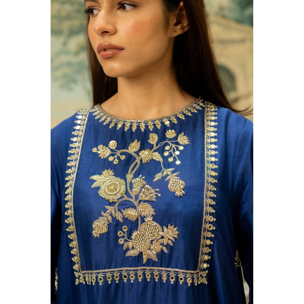Paulmi & Harsh Women Navy Blue Chiniya Silk Round Neck Kurta with Pant