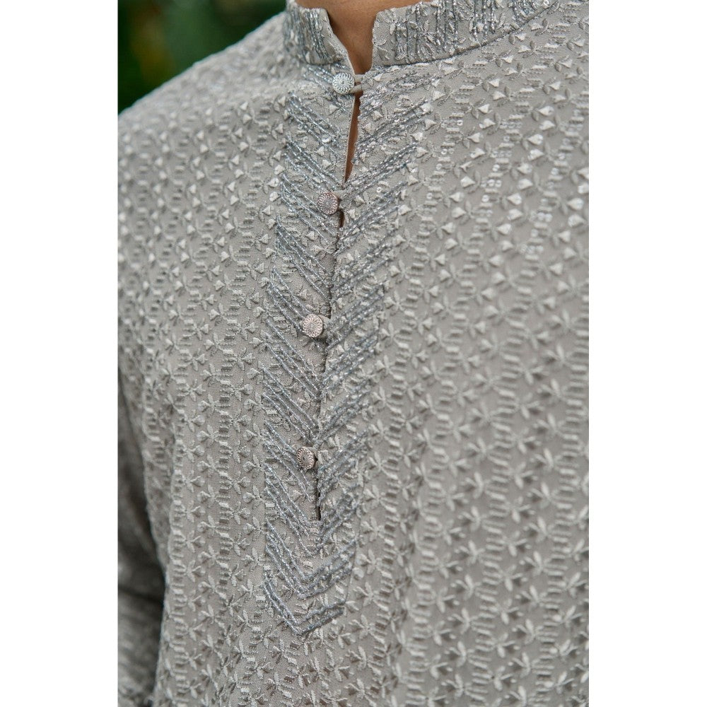 Philocaly Men Aabha Grey Georgette Silk Mandarin Neck Thread Work Kurta