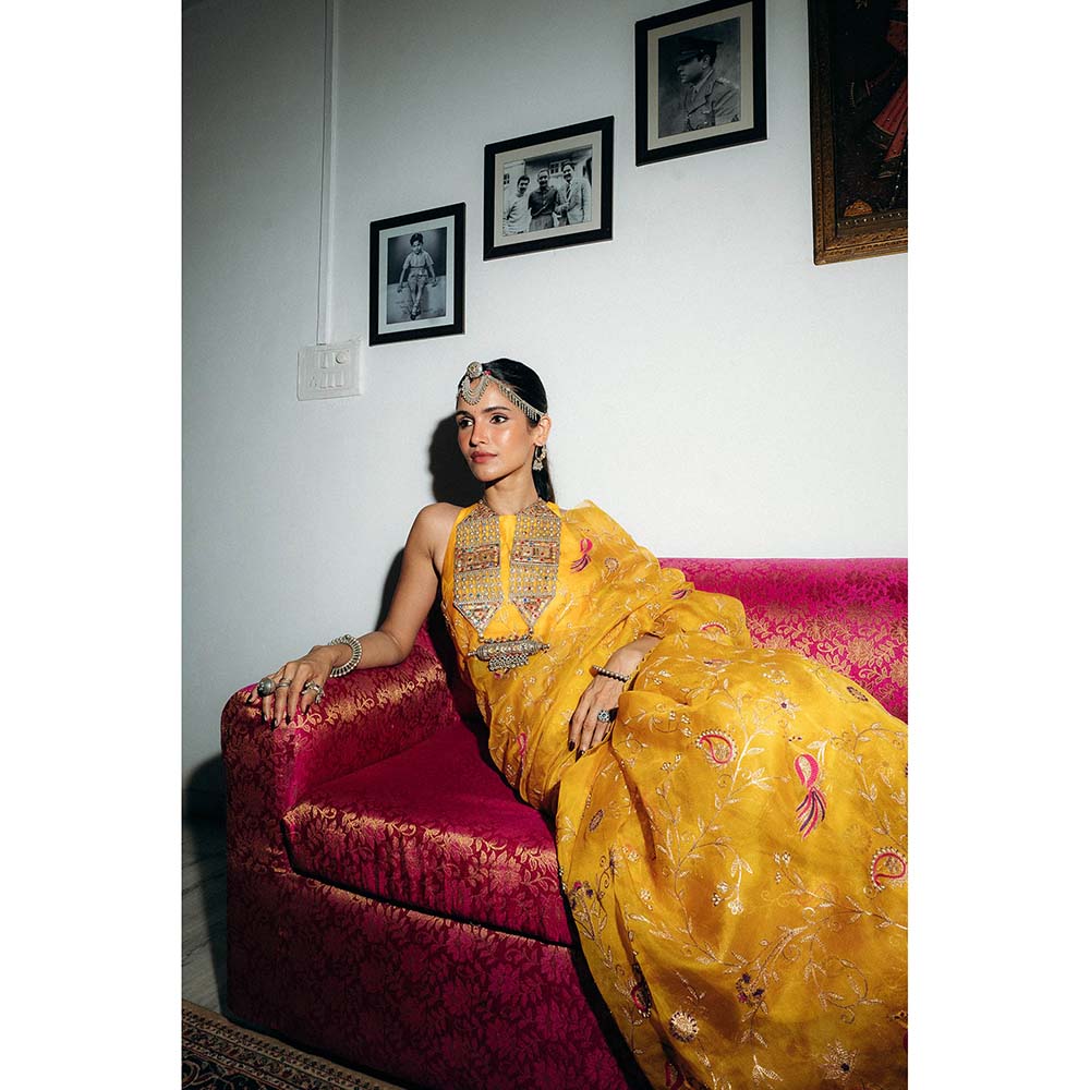 PINK CITY BY SARIKA Yellow Saree With Unstitched Blouse