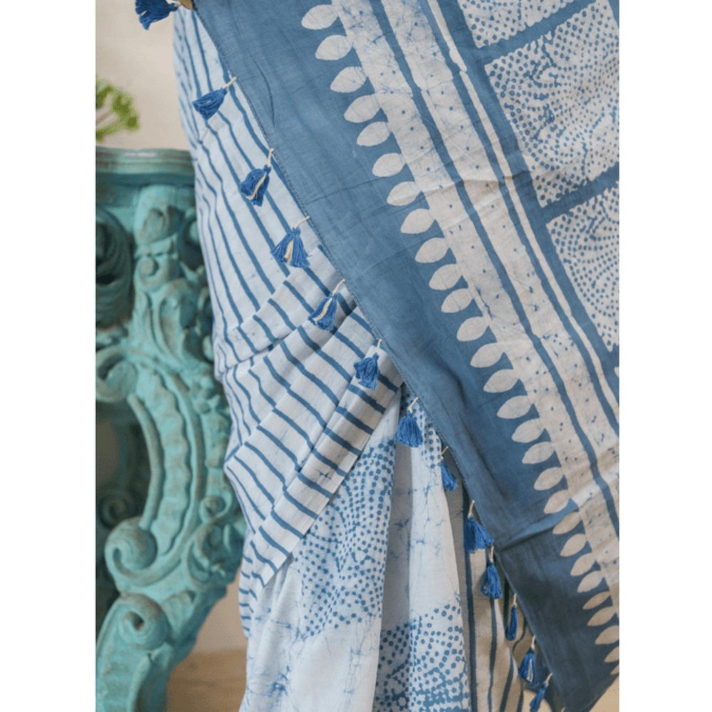 PRATHAA Neelakshi Batik Print Handloom Cotton Saree Without Blouse