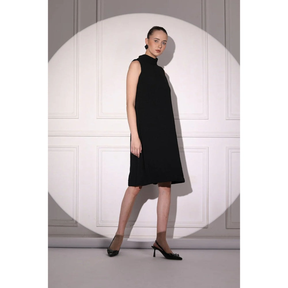 Ruhm Black Minimalist High-Neck Sleeveless Dress